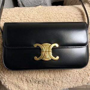 CELINE TRIOMPHE SHOULDER BAG IN SHINY CALFSKIN
BLACK